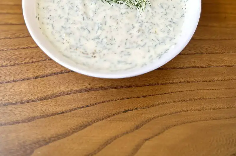 Yogurt and dill sauce