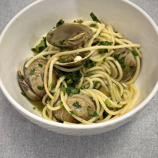 Espaguetis con Vongole y Calabacín: Saboreando el Sur de Italia